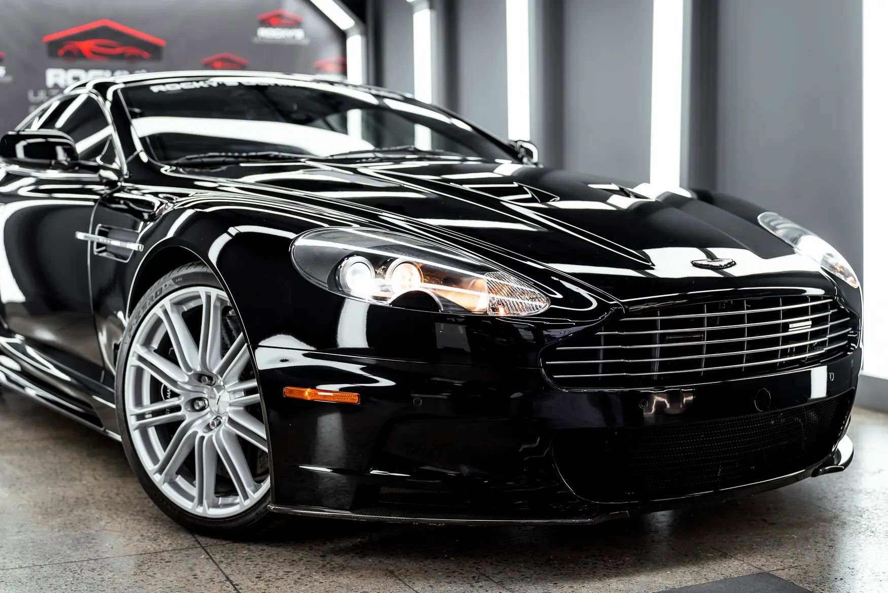 Used 2009 Aston Martin DBS Coupe RWD image 35