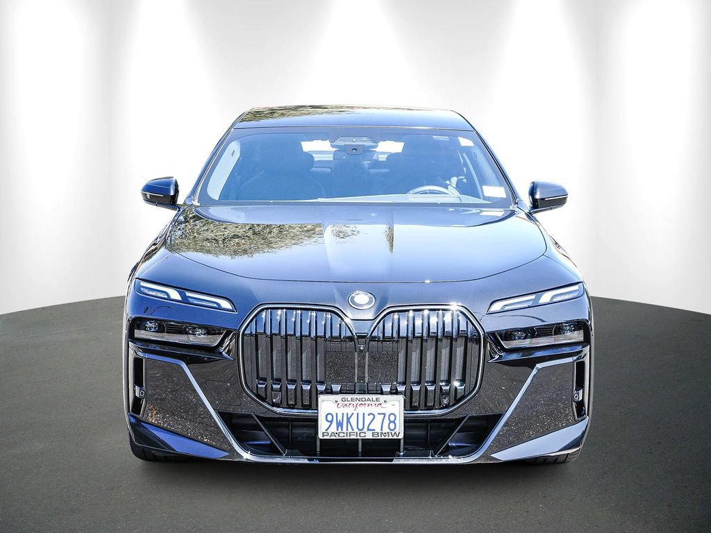Used 2026 BMW 750e xDrive AWD/4WD image 2