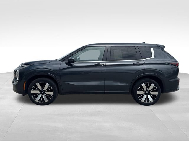 Used 2025 Mitsubishi Outlander AWD image 8