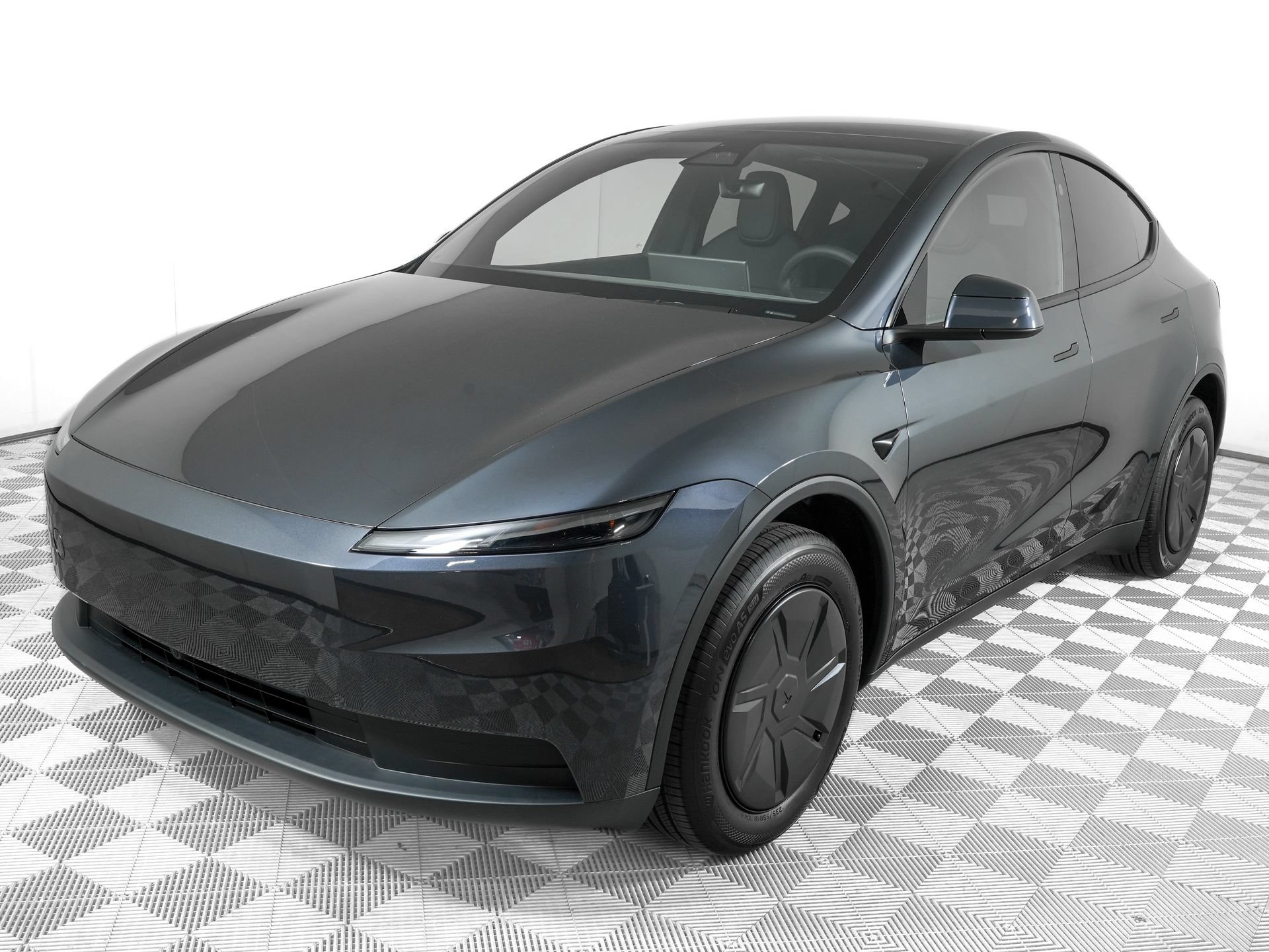 Used 2026 Tesla Model Y 2WD image 7