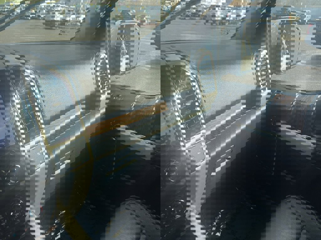 Used 2020 Ford F150 Lariat image 13