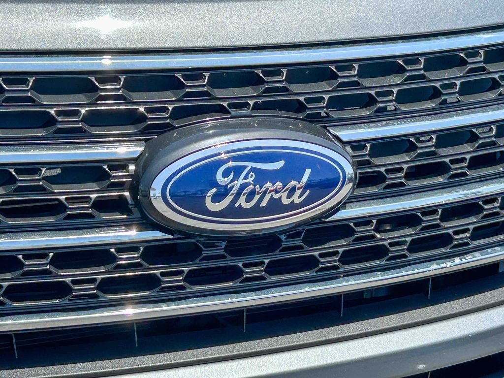 Used 2023 Ford Explorer XLT w/ Equipment Group 202A RWD image 6