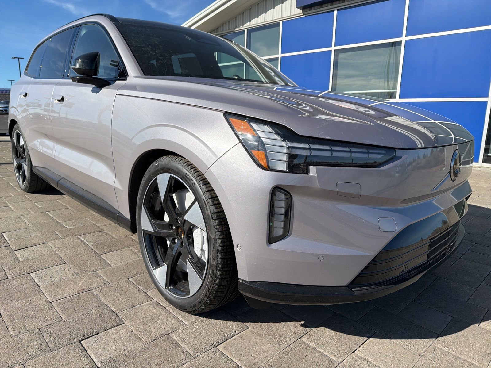 New 2026 Volvo EX90 Ultra image 1