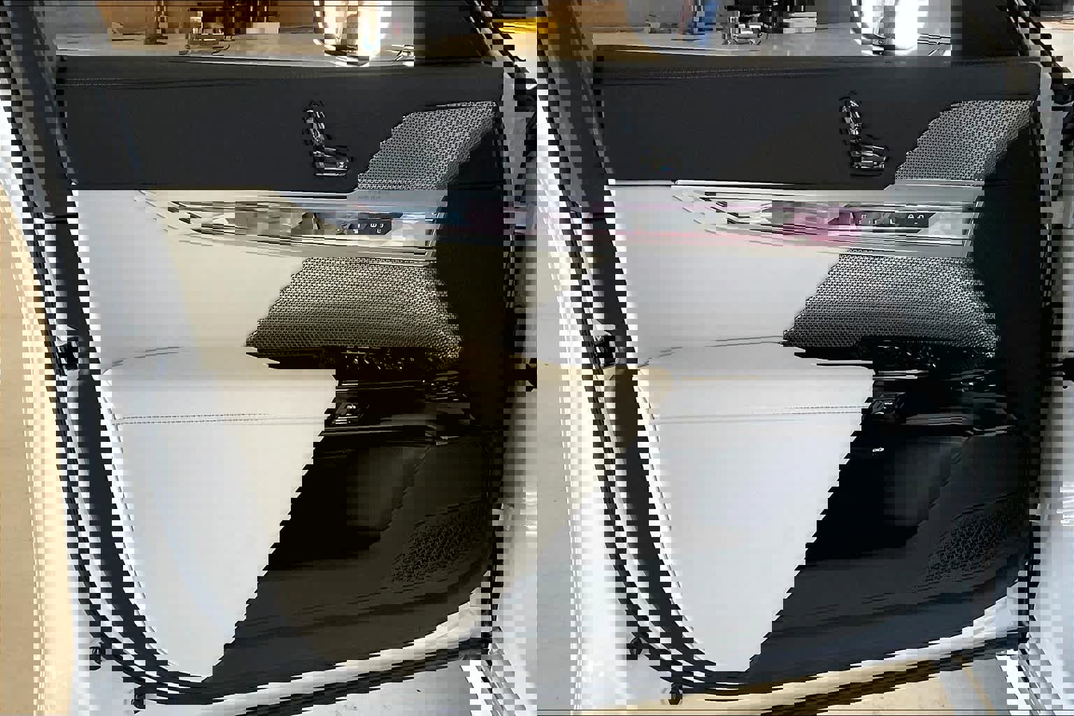 Used 2025 BMW i7 eDrive50 image 10