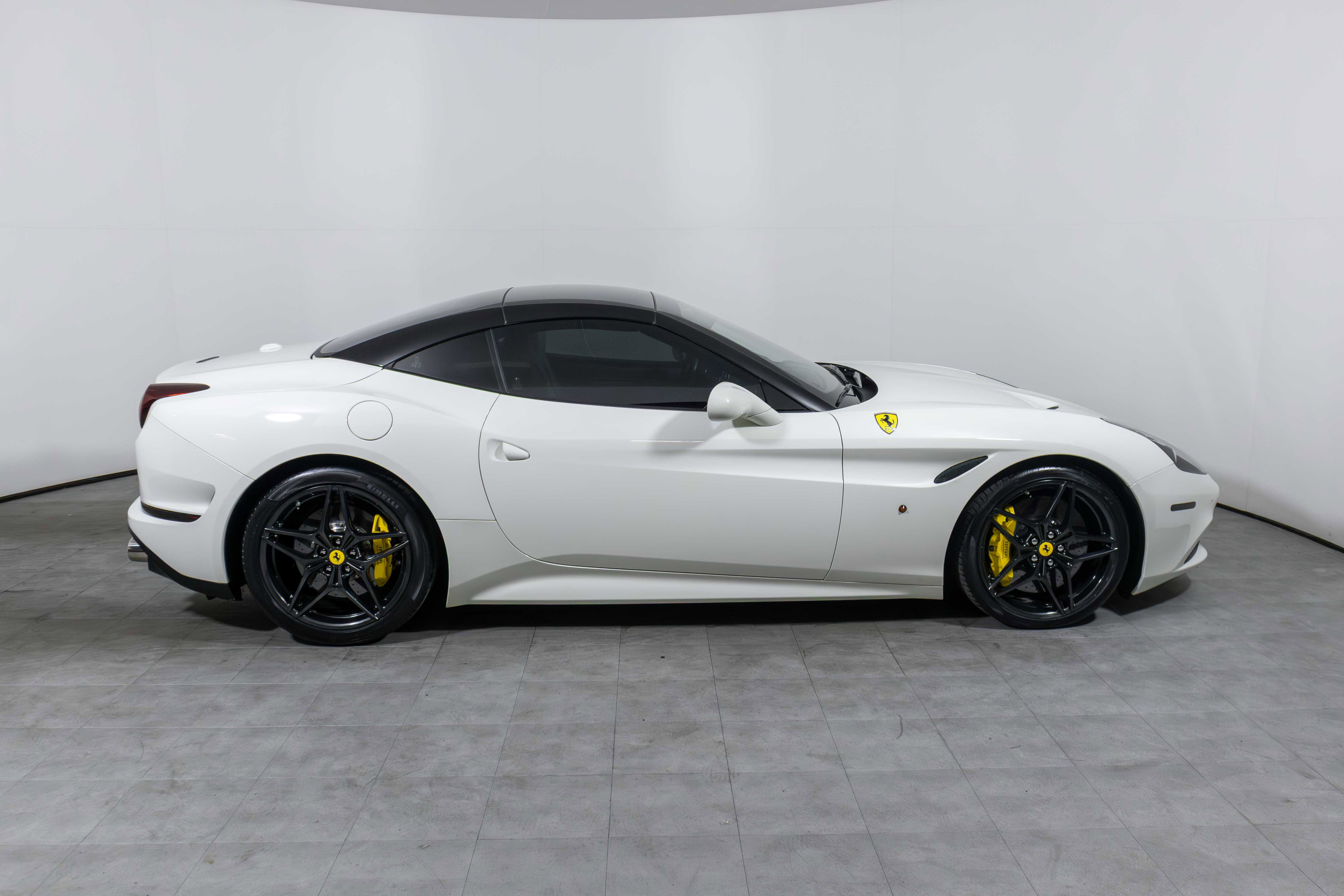 Certified 2016 Ferrari California T image 13