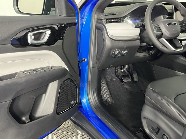 New 2025 Jeep Compass Limited w/ Sun & Sound Group image 23