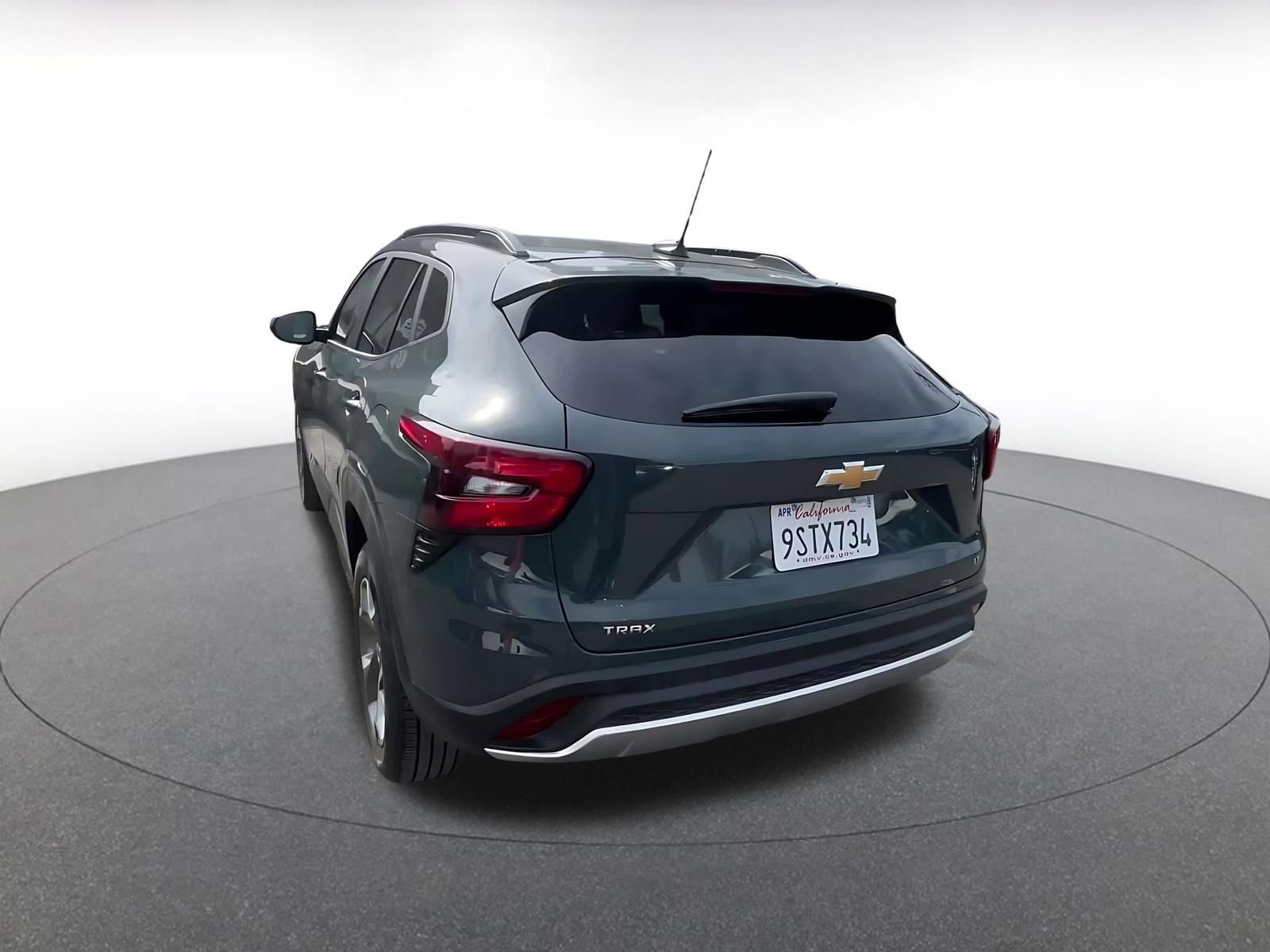 Used 2025 Chevrolet Trax LT w/ LT Convenience Package image 11