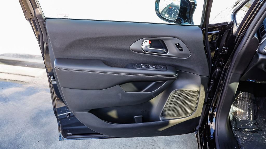 New 2026 Chrysler Pacifica Select image 24