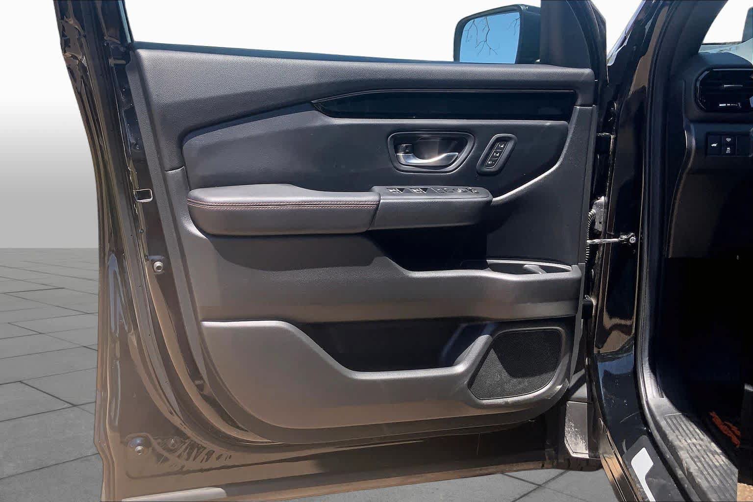 Used 2025 Honda Pilot TrailSport image 22