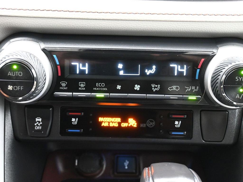 Used 2021 Toyota RAV4 Limited image 28