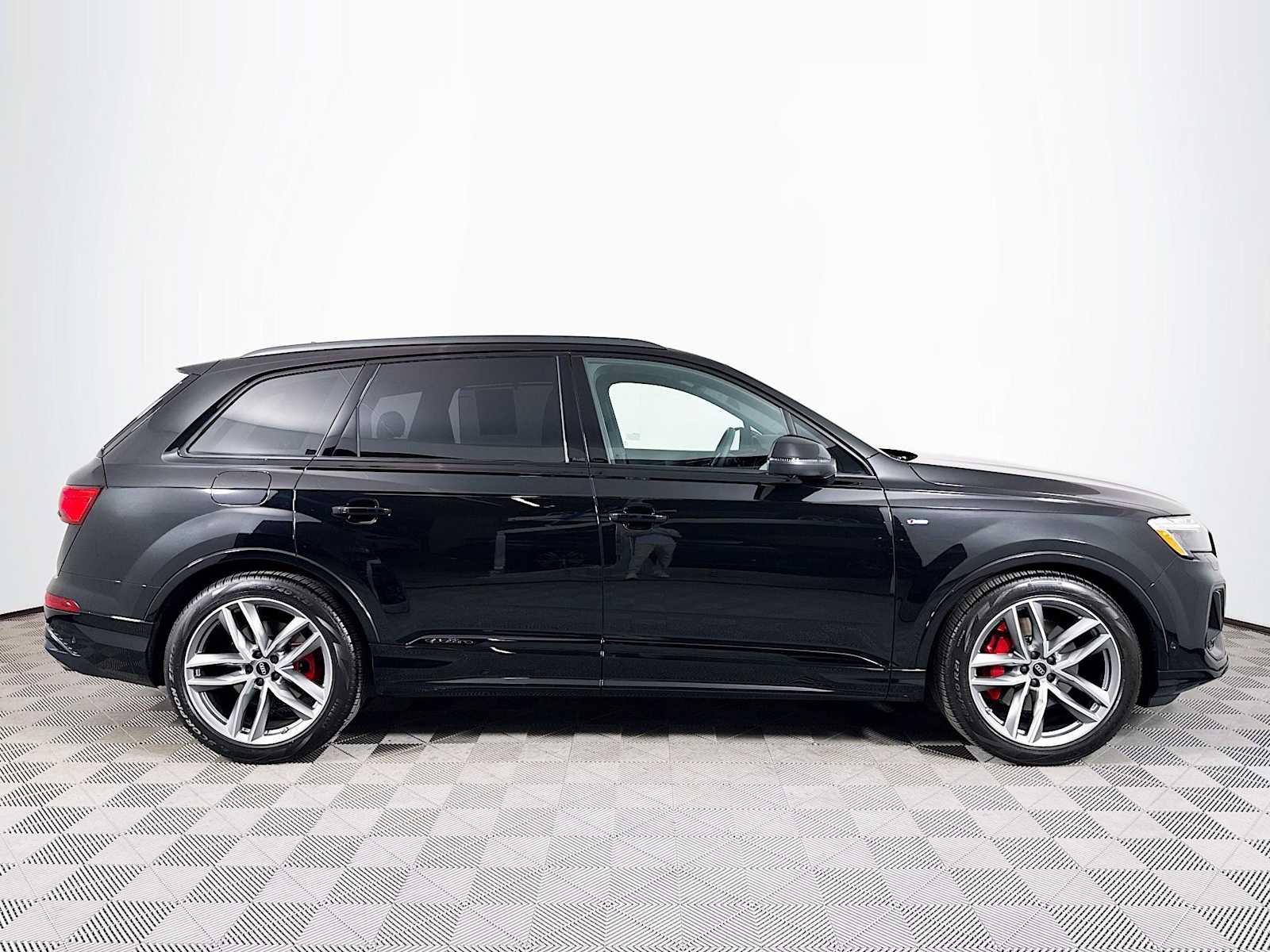 Used 2026 Audi Q7 3.0T Prestige AWD/4WD image 4