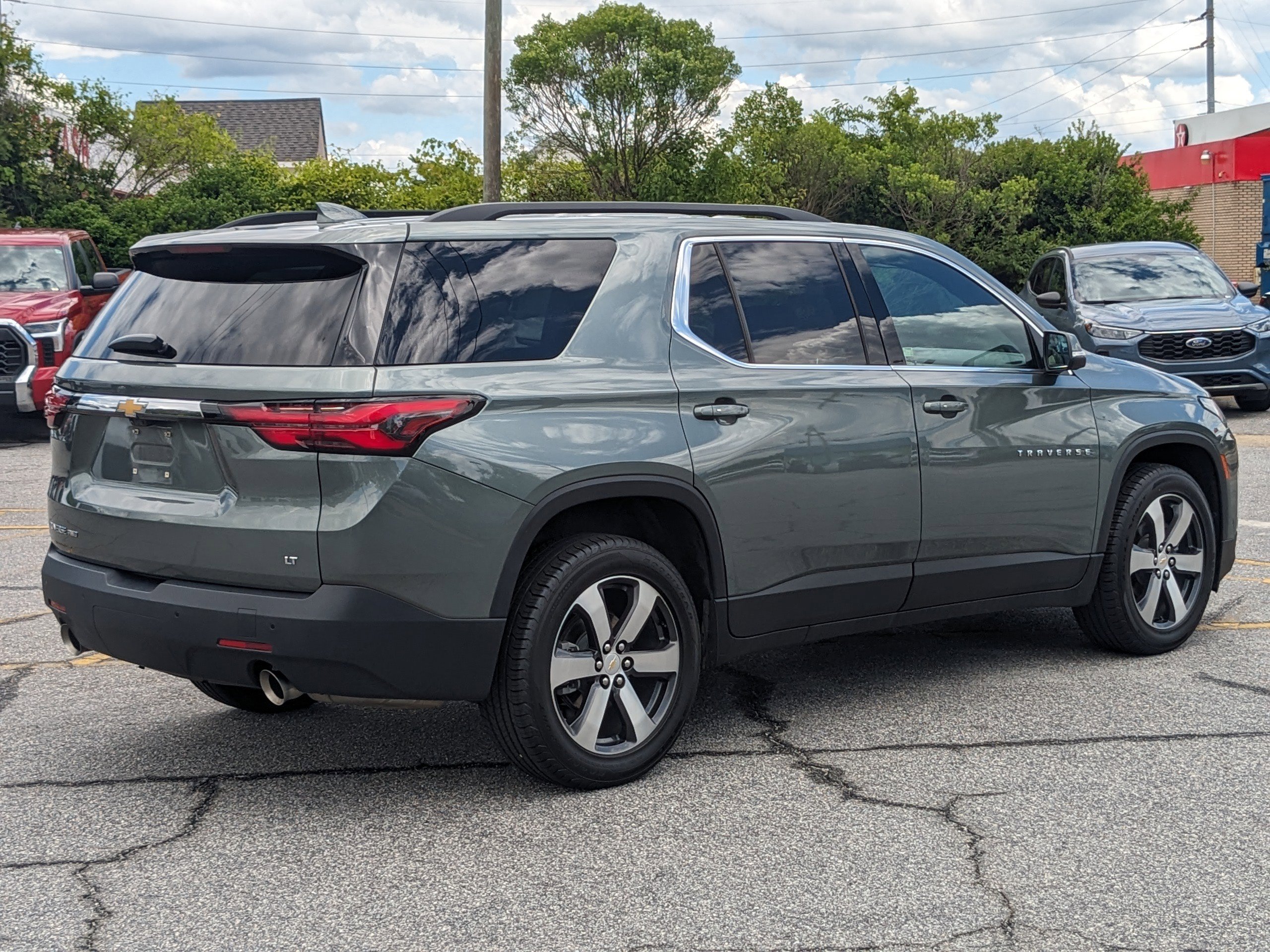 Used 2023 Chevrolet Traverse LT w/ LT Premium Package image 4