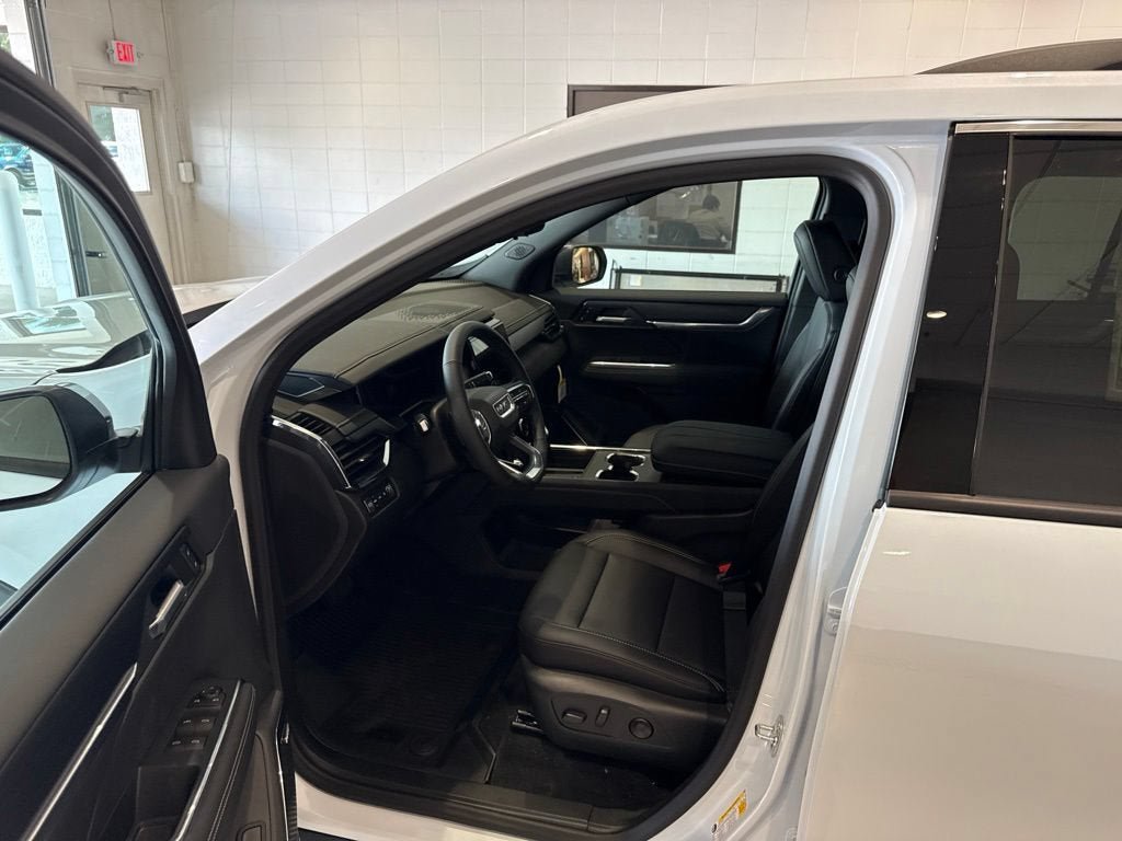 New 2026 GMC Acadia Elevation w/ Elevation Premium Package AWD/4WD image 22
