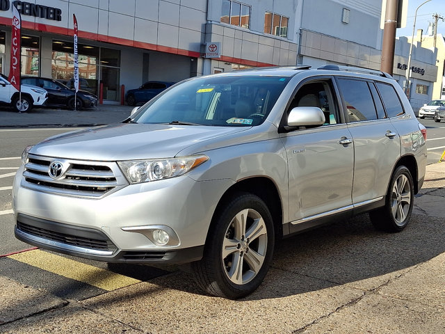 Used 2012 Toyota Highlander Limited w/ Tow Pkg image 3