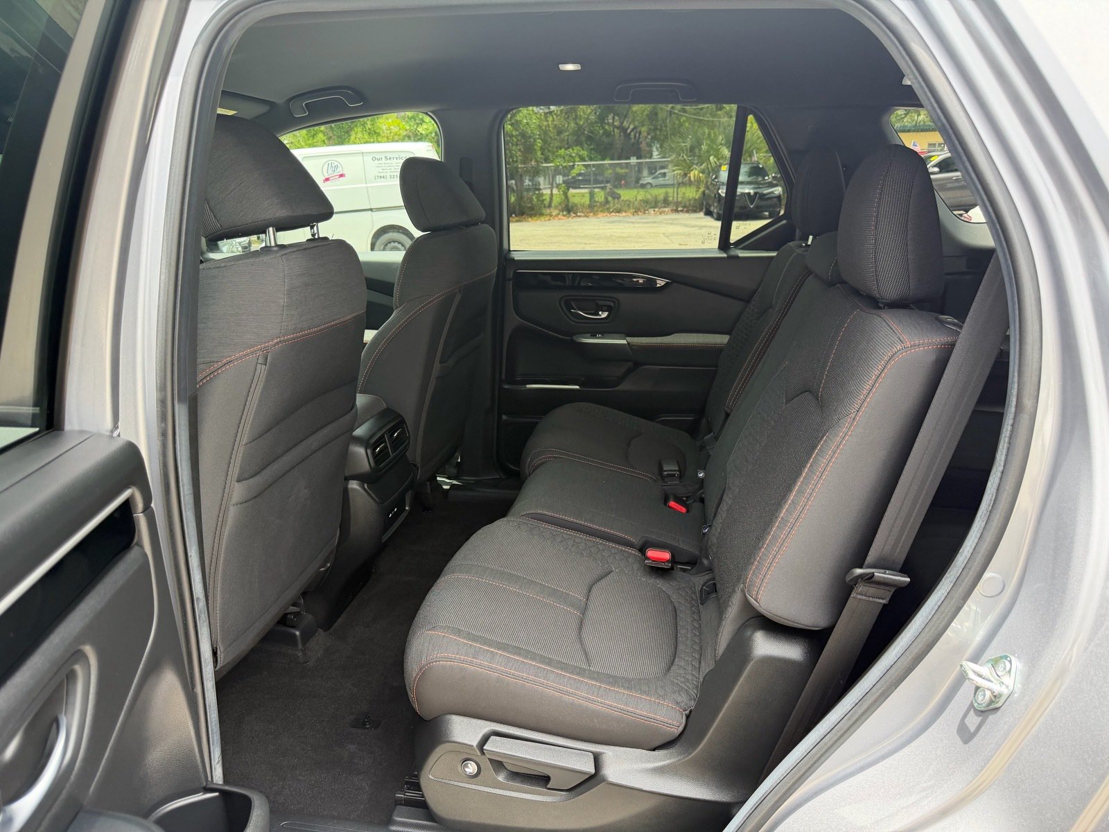 Used 2025 Honda Pilot Sport image 13
