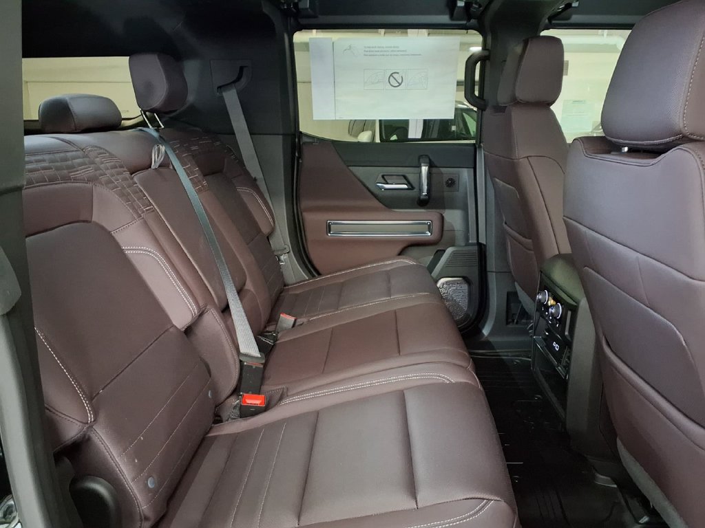 New 2026 GMC Hummer EV SUV w/ LPO, Illumination Package AWD/4WD image 7