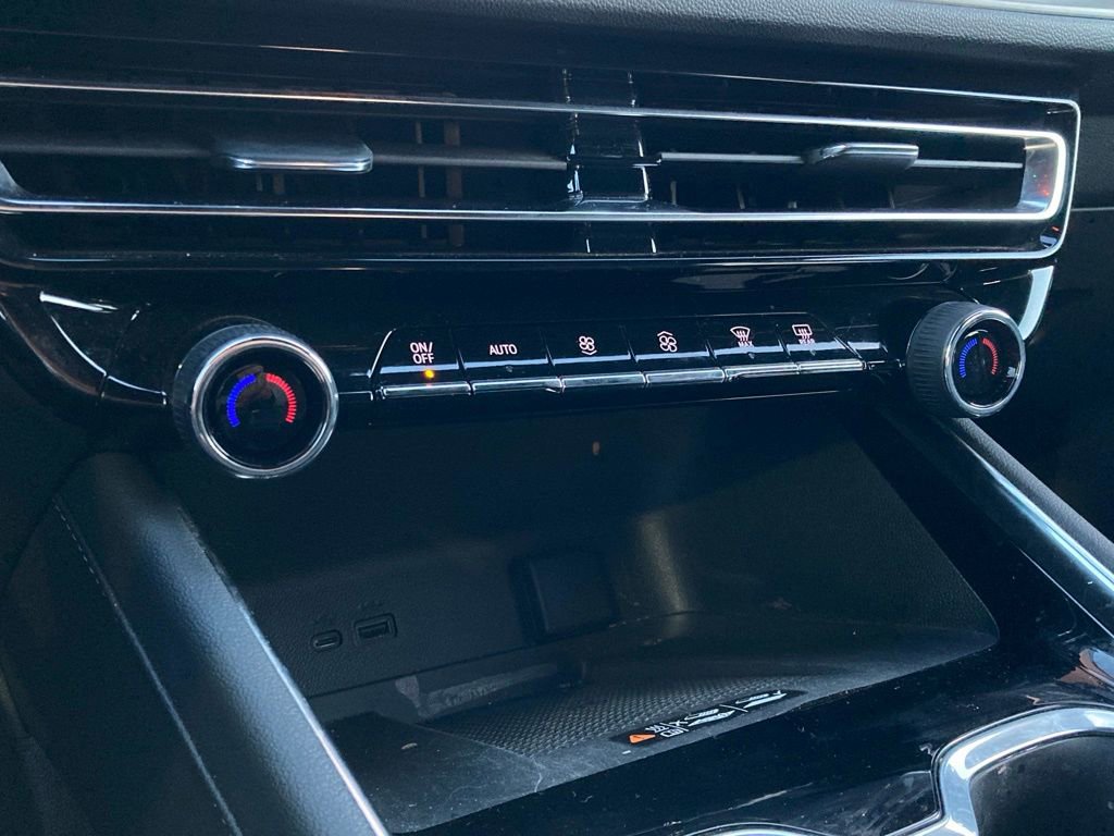 Used 2024 Chevrolet Traverse LT w/ Midnight/Sport Edition image 25