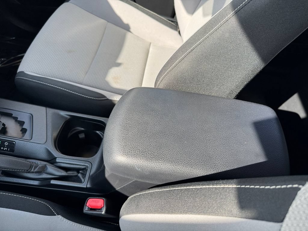Used 2018 Toyota RAV4 LE AWD/4WD image 27