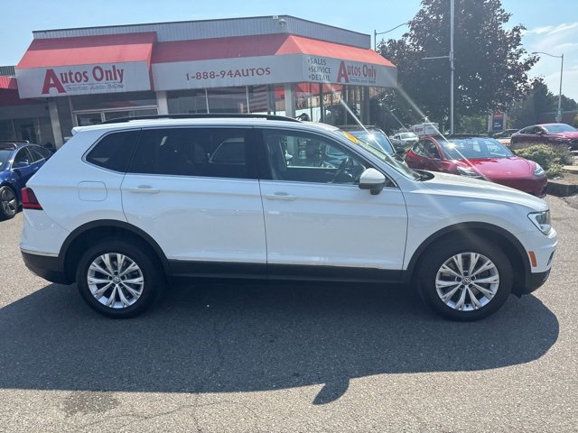 Used 2018 Volkswagen Tiguan SE w/ Panoramic Sunroof Package image 4