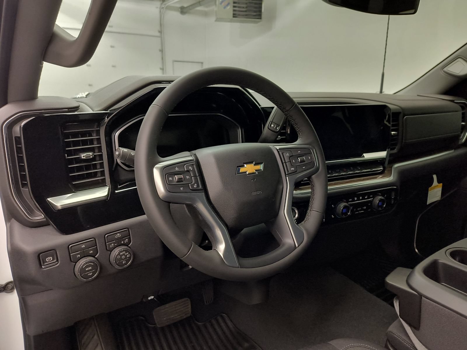 New 2026 Chevrolet Silverado 2500 LT w/ Convenience Package AWD/4WD image 4