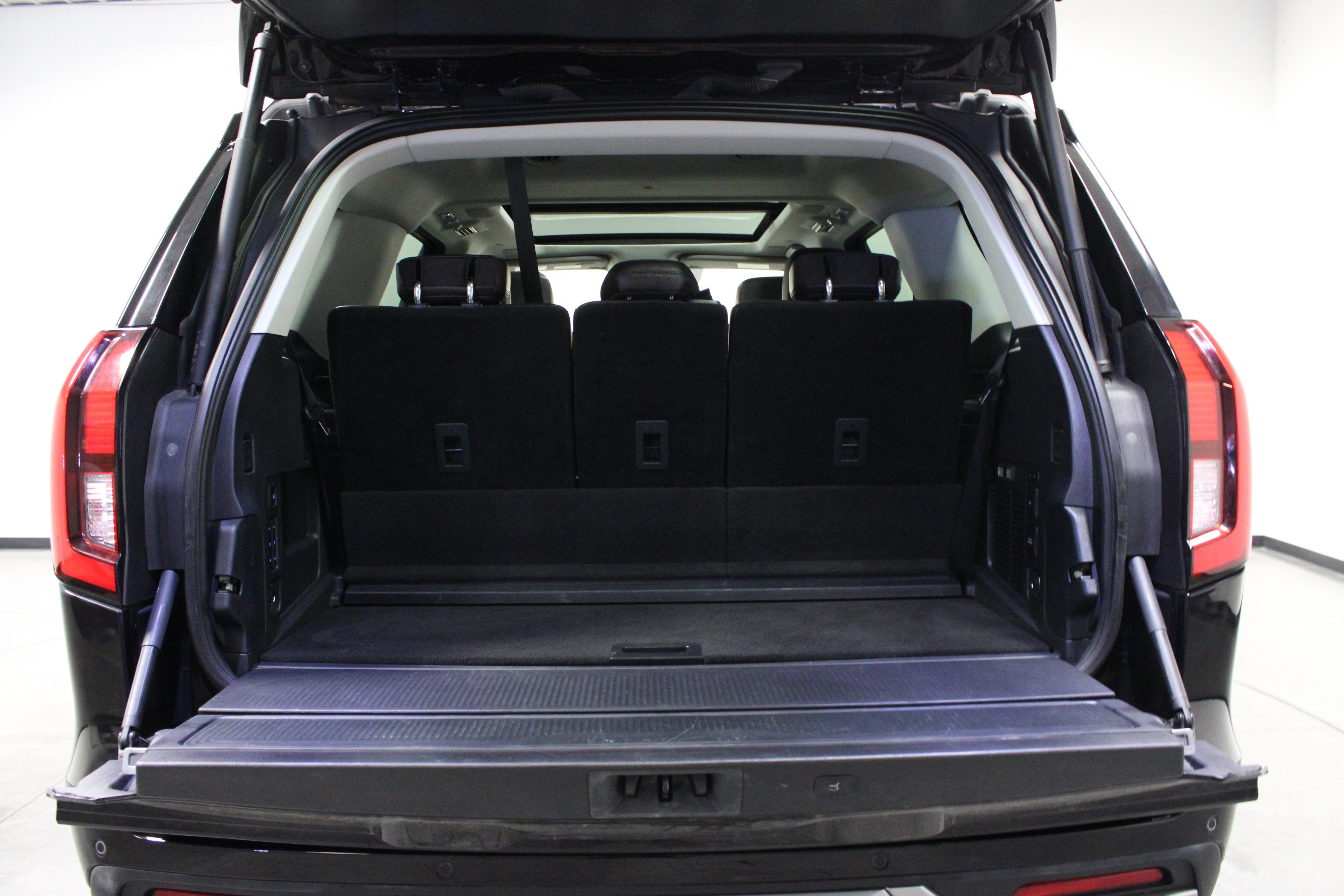 Used 2025 Ford Expedition Platinum w/ Platinum Ultimate Package AWD/4WD image 15