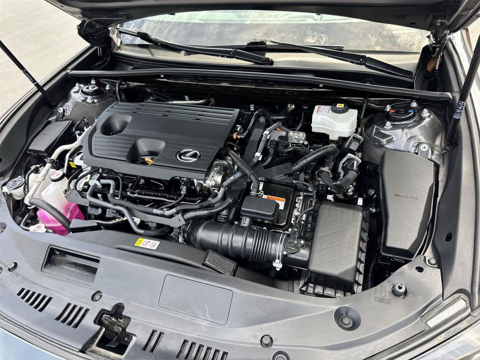 Used 2025 Lexus ES 300h w/ Luxury Package FWD image 10