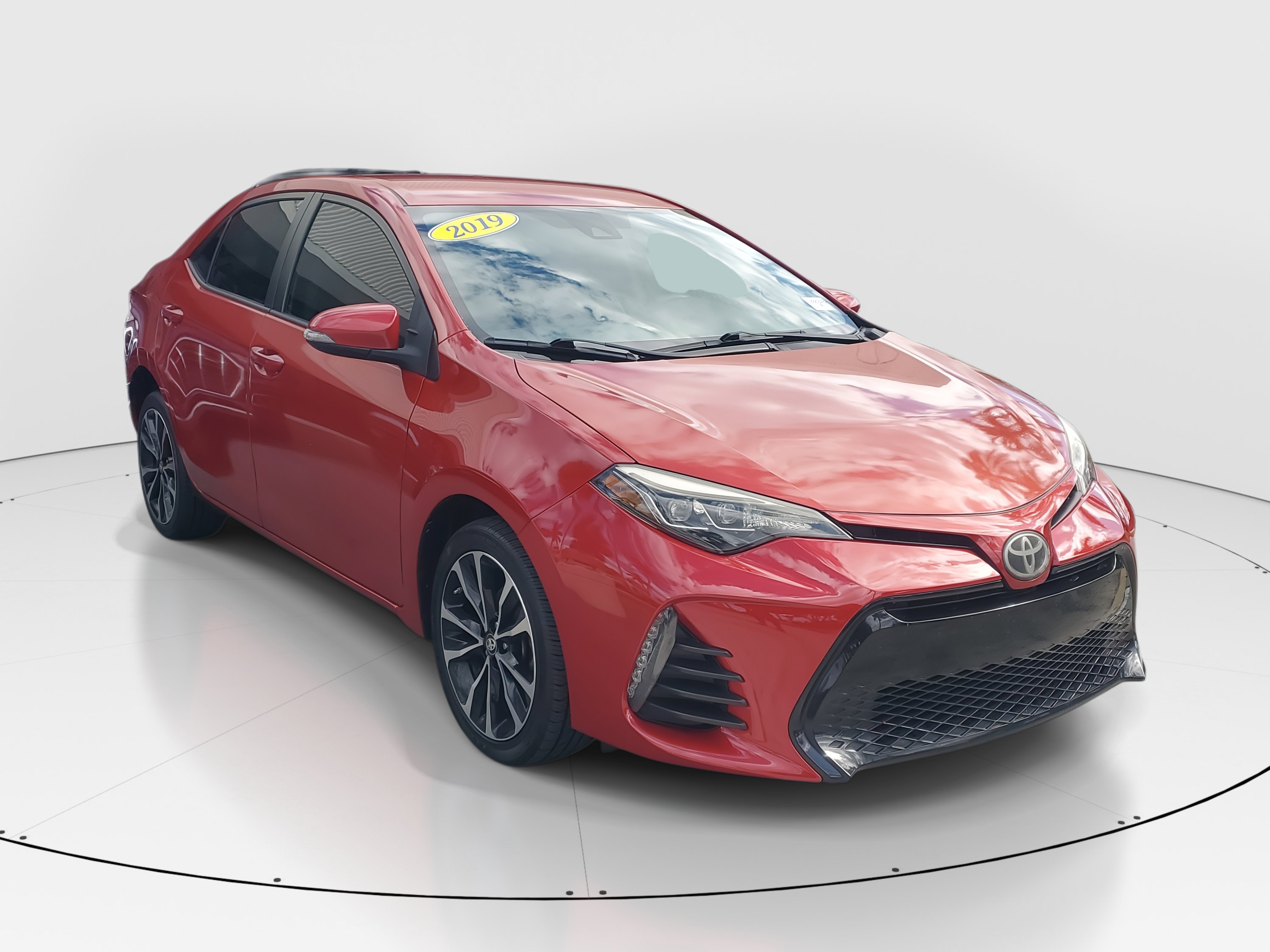 Used 2019 Toyota Corolla SE image 2