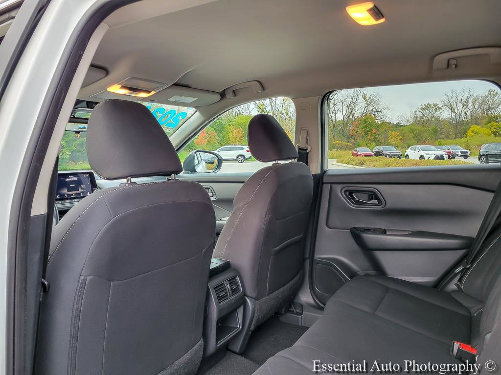 Used 2024 Nissan Rogue S FWD image 11