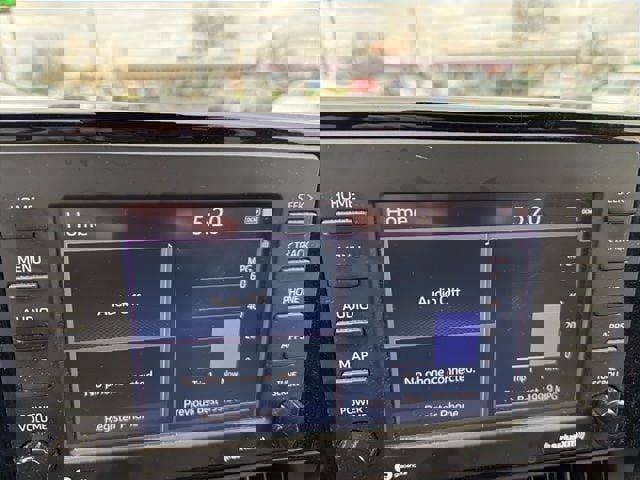 Used 2022 Toyota RAV4 XLE Premium image 19