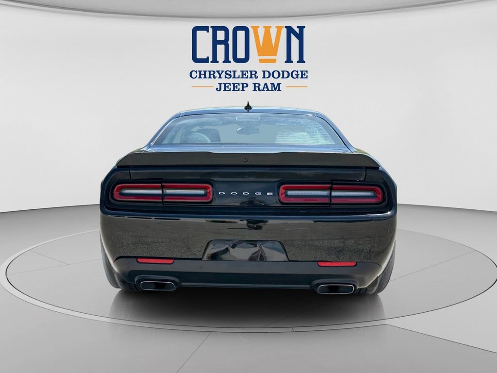 Used 2017 Dodge Challenger R/T Scat Pack w/ Leather Interior Group RWD image 4