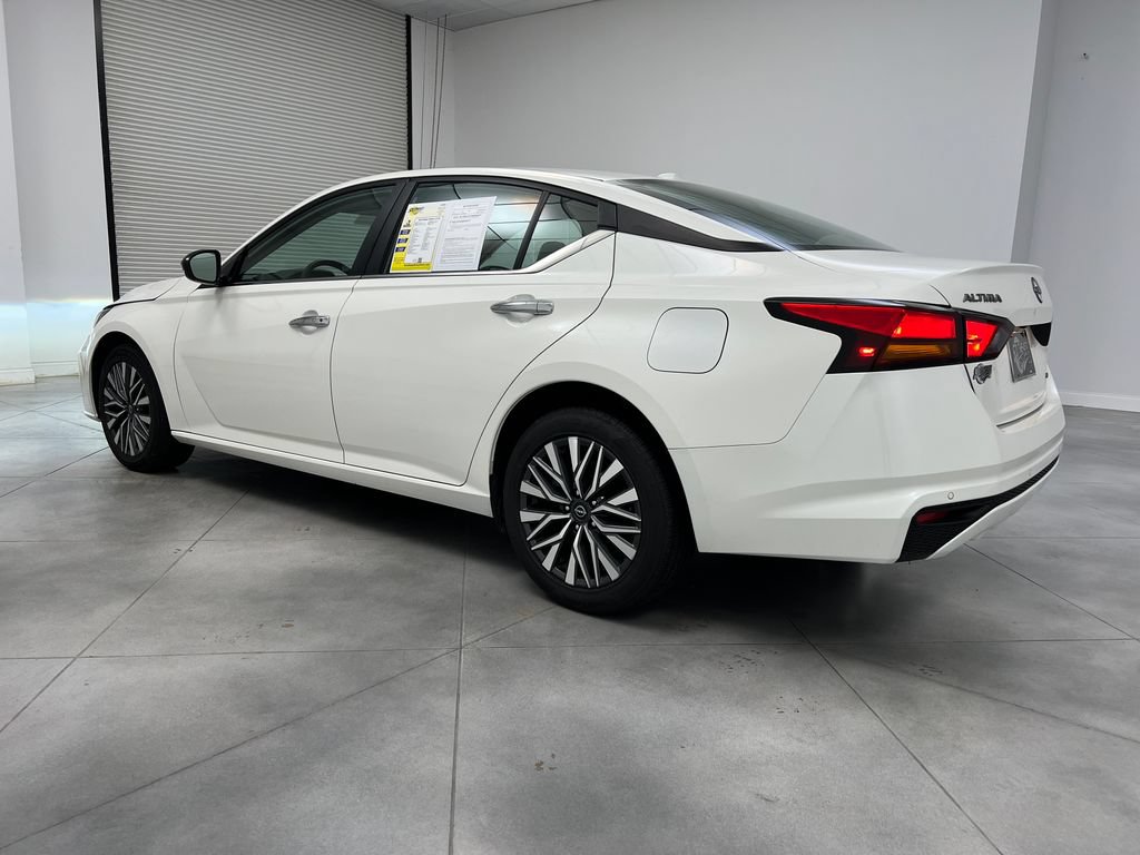 Used 2024 Nissan Altima 2.5 SV AWD/4WD image 6