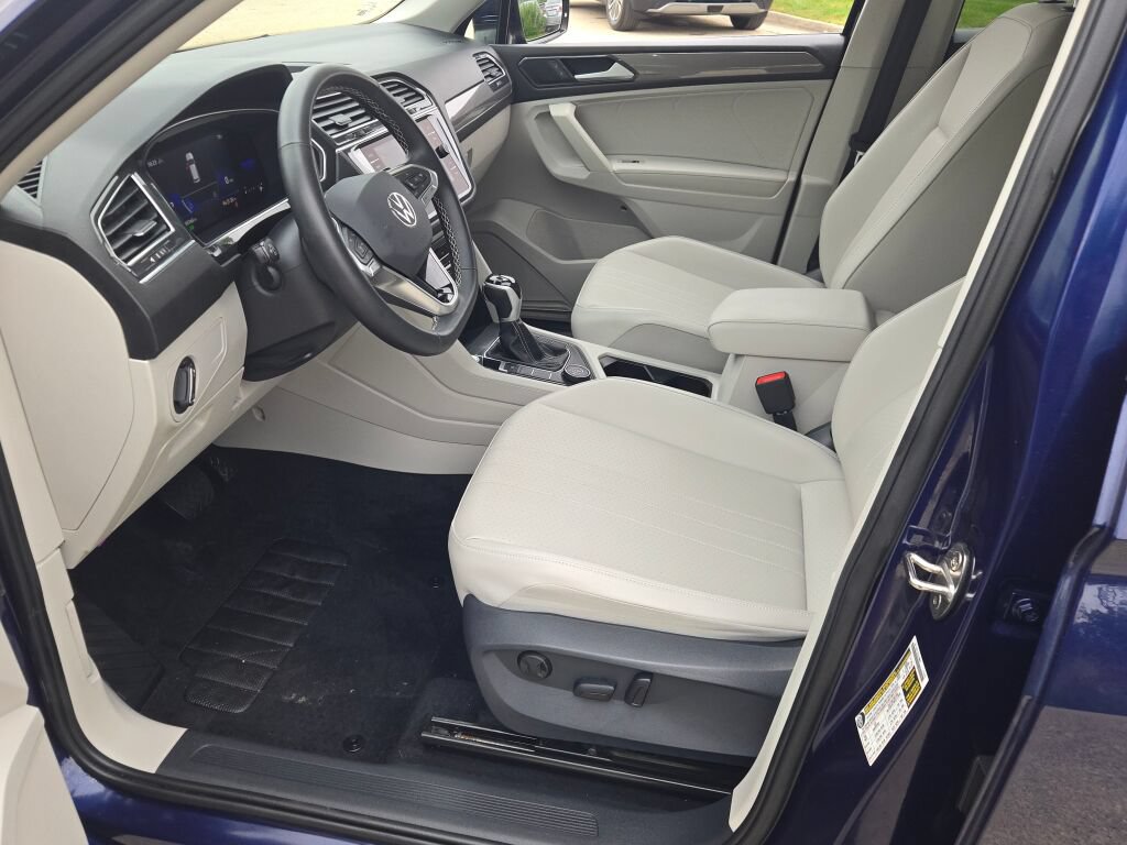 Used 2022 Volkswagen Tiguan SE AWD/4WD image 25