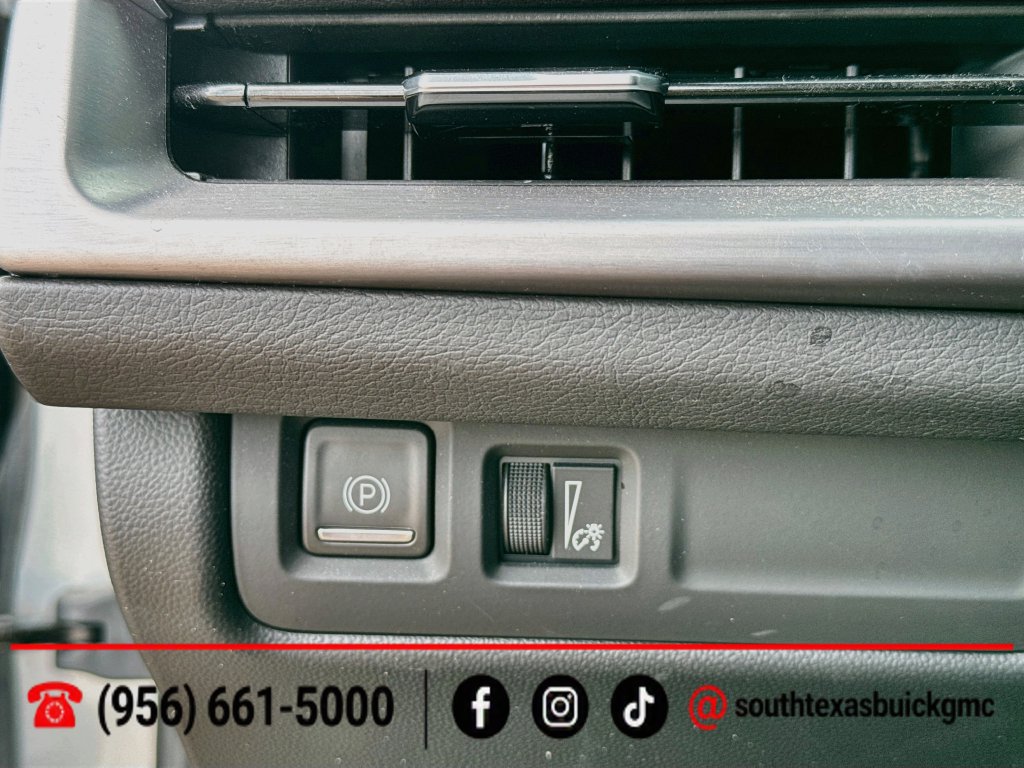 Used 2025 Cadillac XT4 Sport w/ LPO, Onyx Lite Package FWD image 22