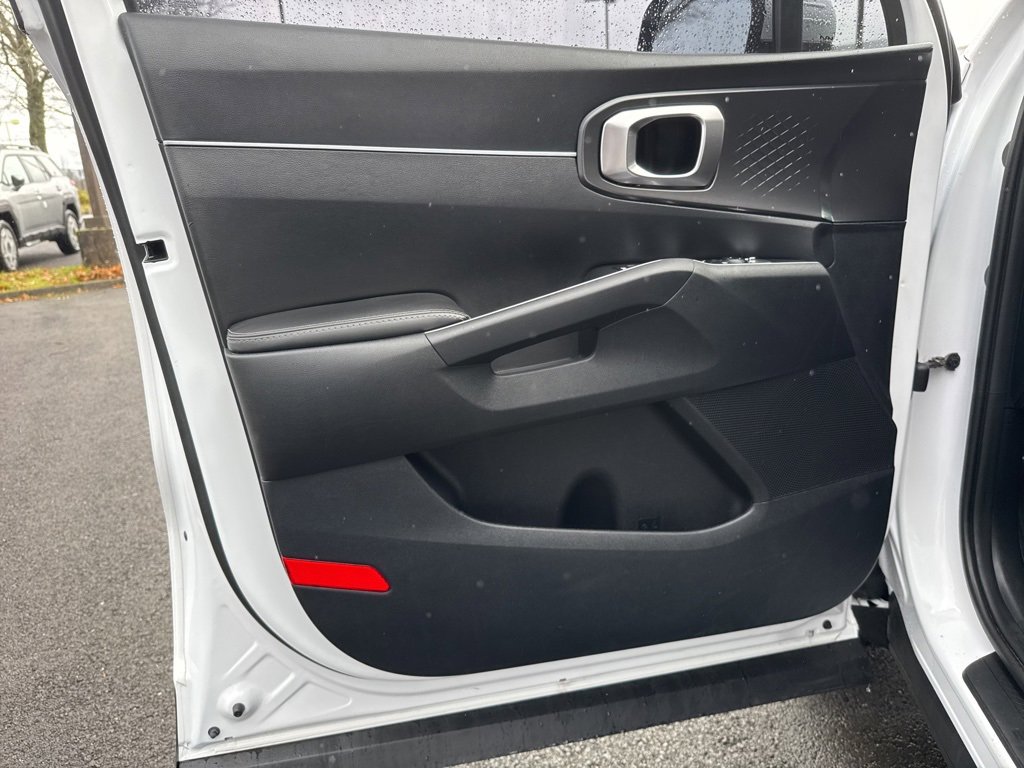 Used 2023 Kia Sorento LX image 11