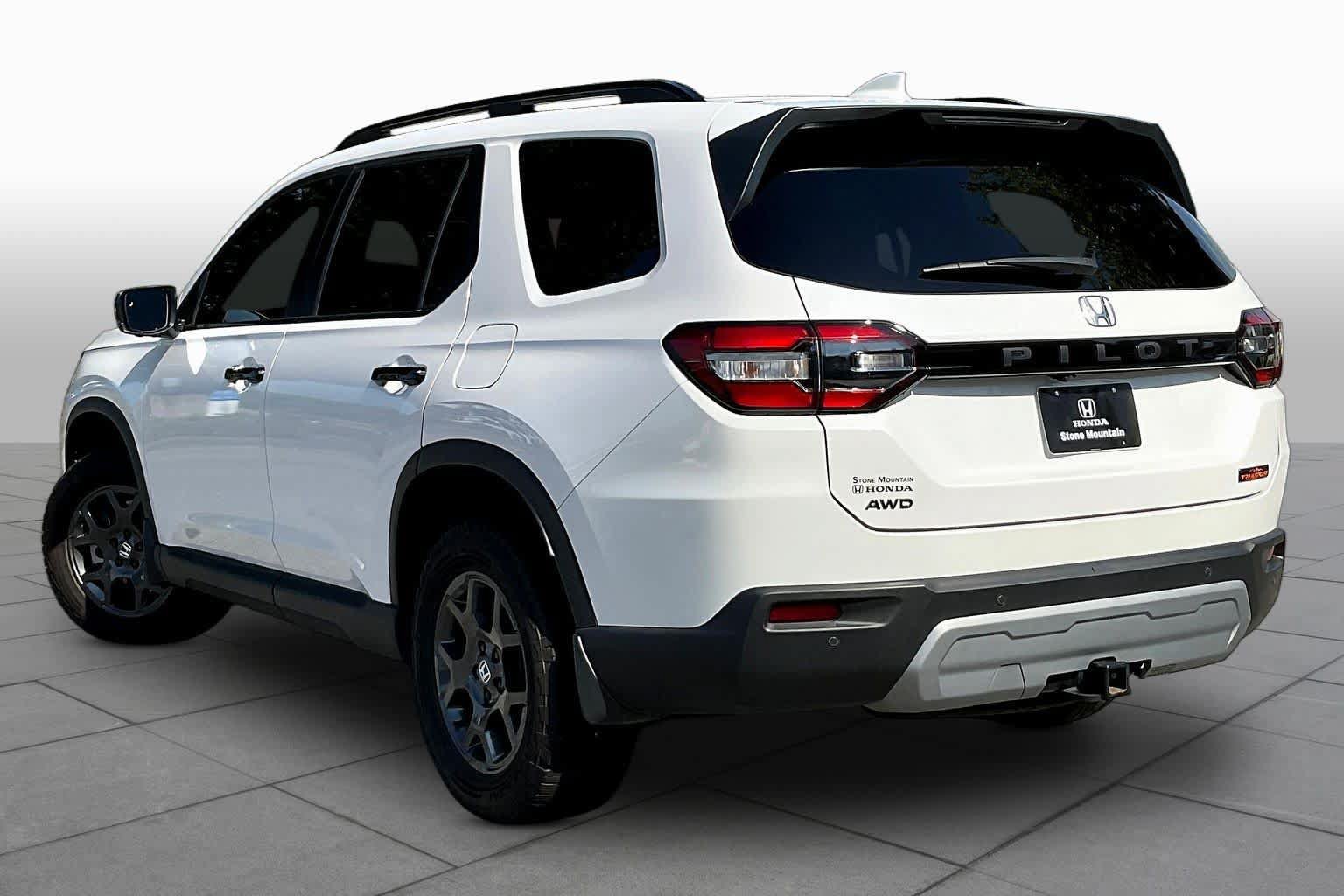 Used 2025 Honda Pilot TrailSport image 12
