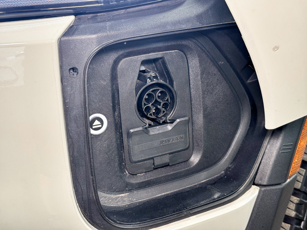 Used 2025 Rivian R1T Adventure Tri AWD/4WD image 5