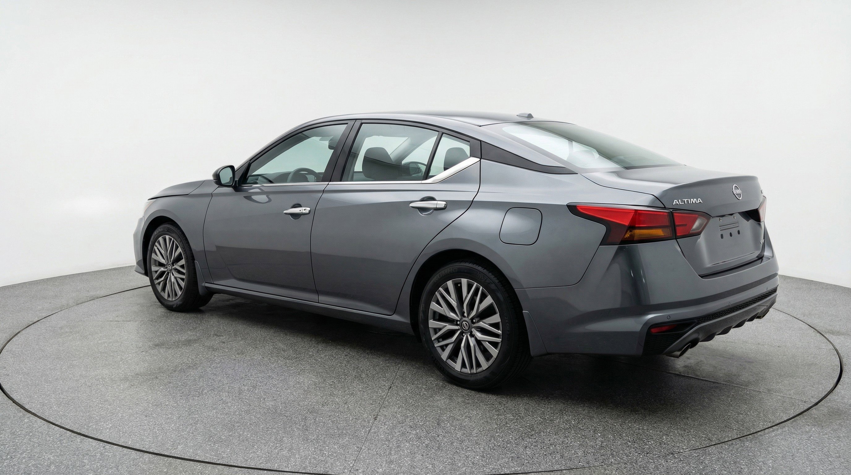 Used 2025 Nissan Altima 2.5 SV image 6
