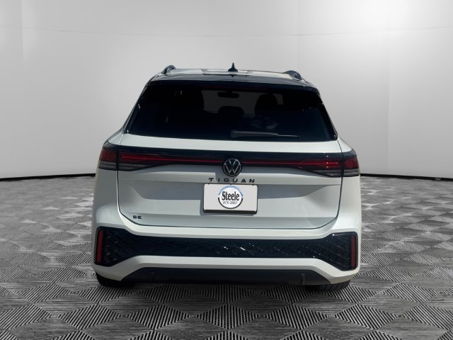 New 2026 Volkswagen Tiguan SE R-Line FWD image 4
