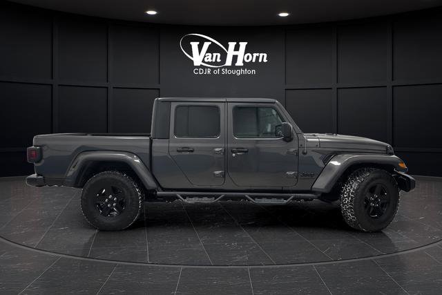 Used 2021 Jeep Gladiator Sport image 2