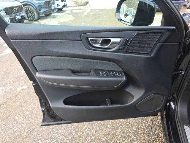 Certified 2023 Volvo XC60 B6 Ultimate w/ Protection Package Premier image 25