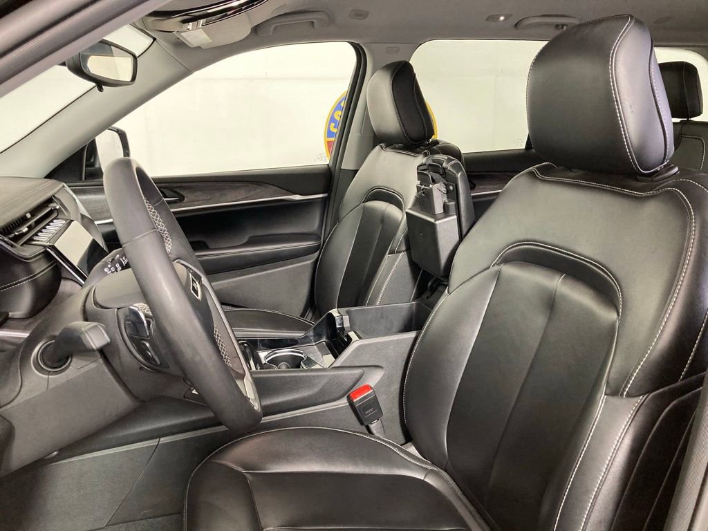 Used 2023 Jeep Grand Cherokee Limited image 12