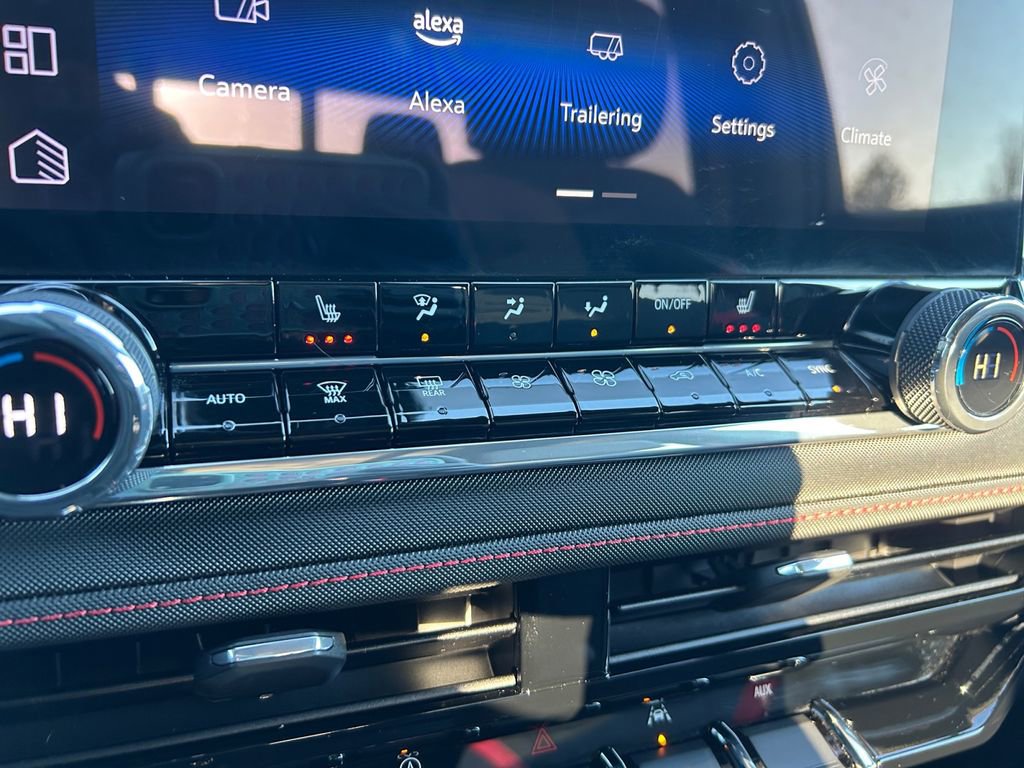 Used 2024 Chevrolet Colorado Z71 w/ Z71 Convenience Package 2 image 36