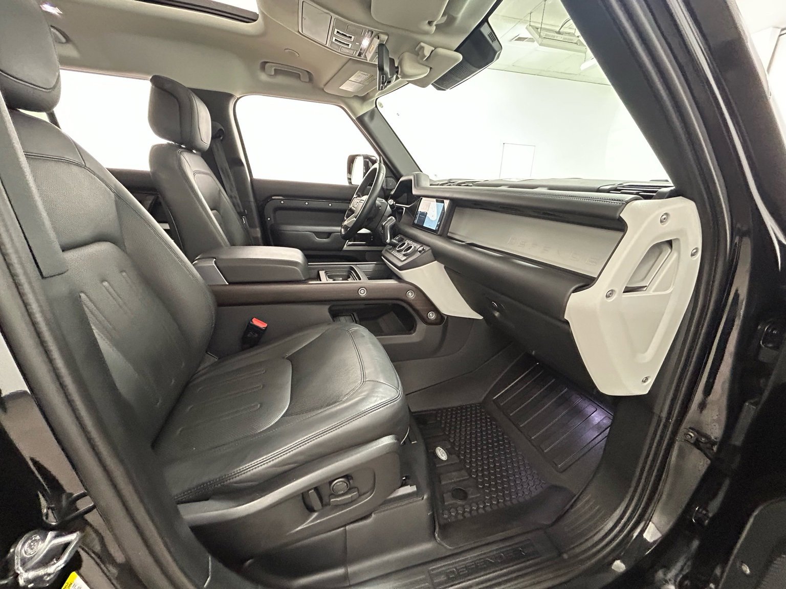 Used 2020 Land Rover Defender 110 HSE image 40