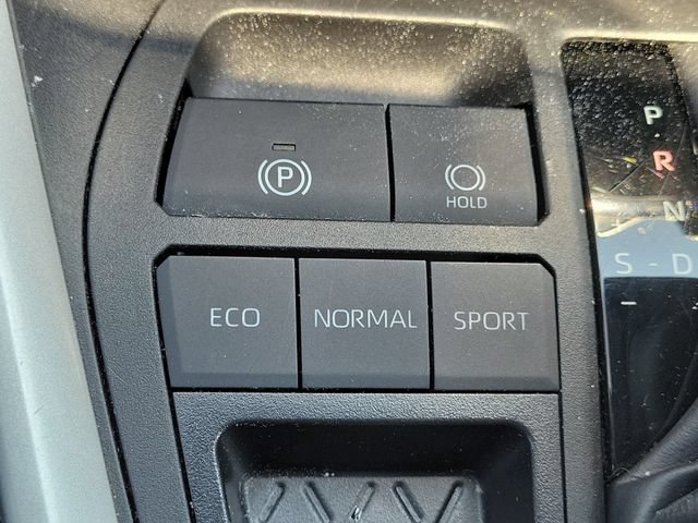 Used 2025 Toyota RAV4 LE FWD image 31