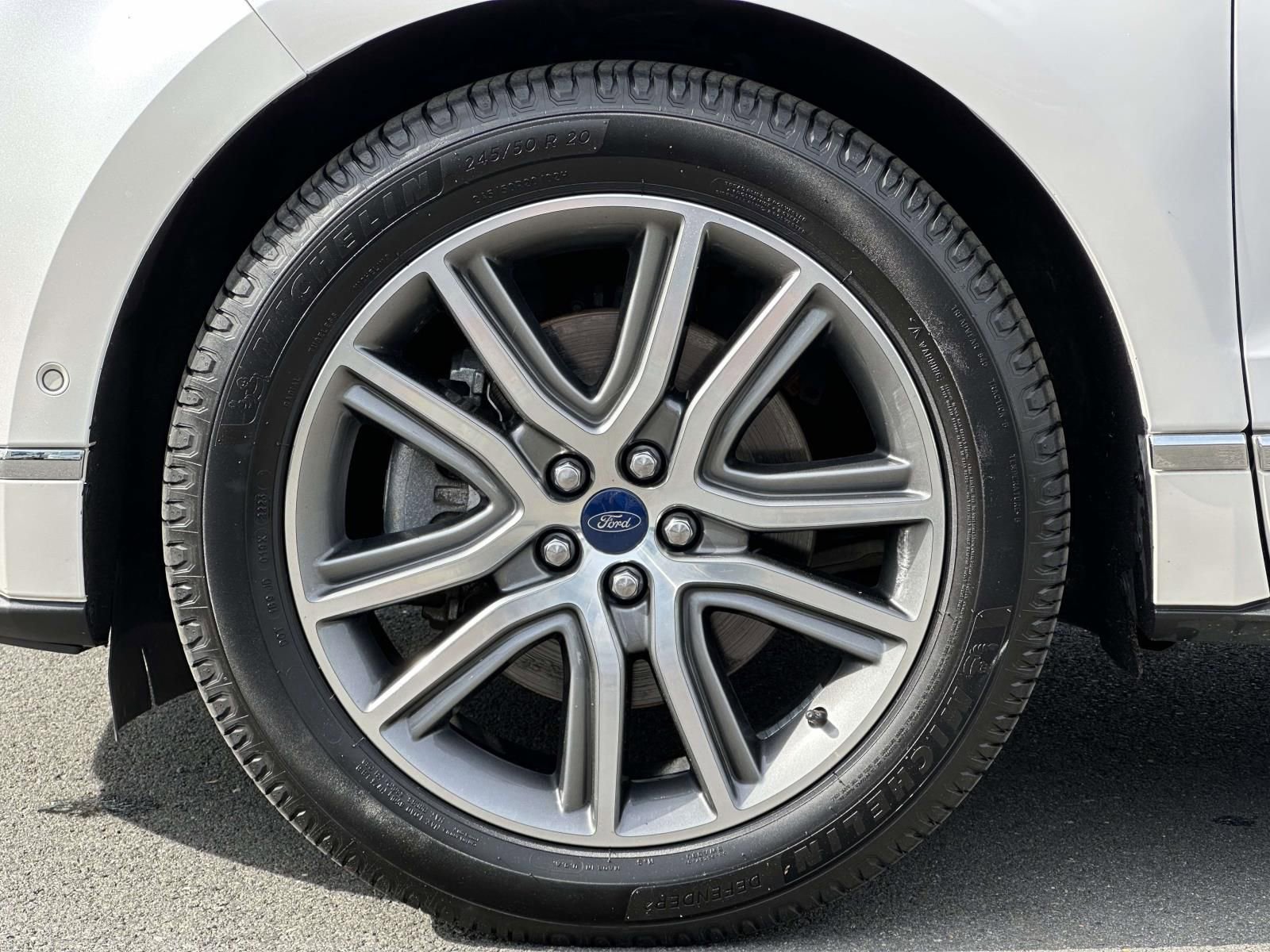 Used 2019 Ford Edge Titanium w/ Equipment Group 301A image 7