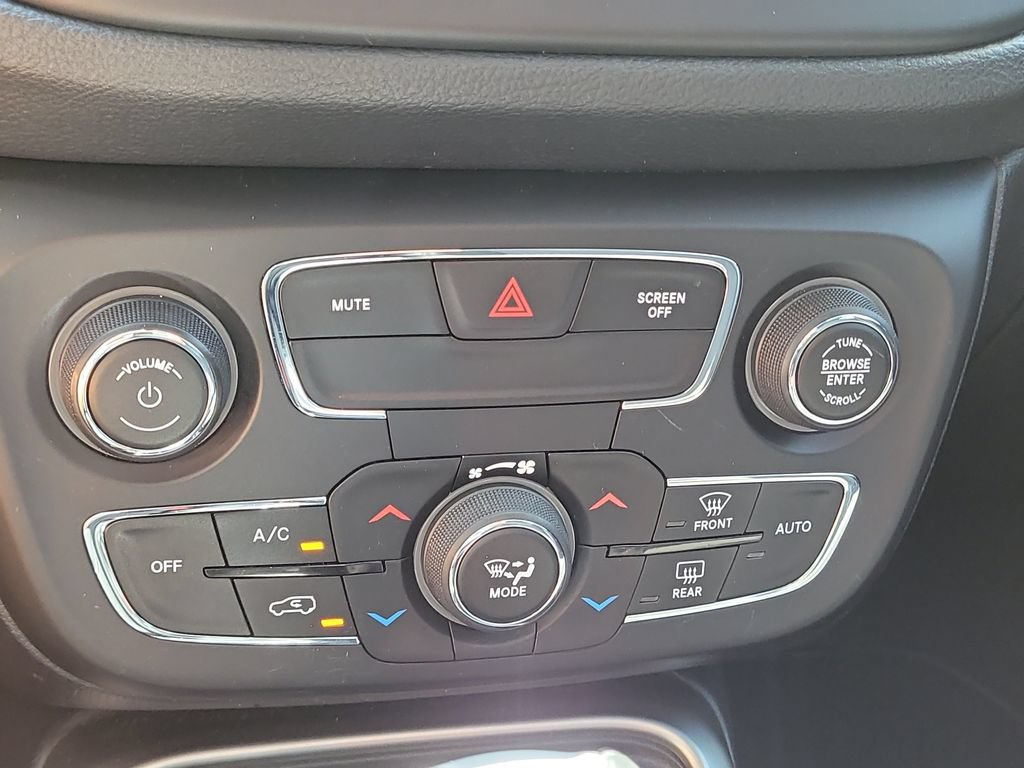 Used 2019 Jeep Compass Latitude FWD image 25