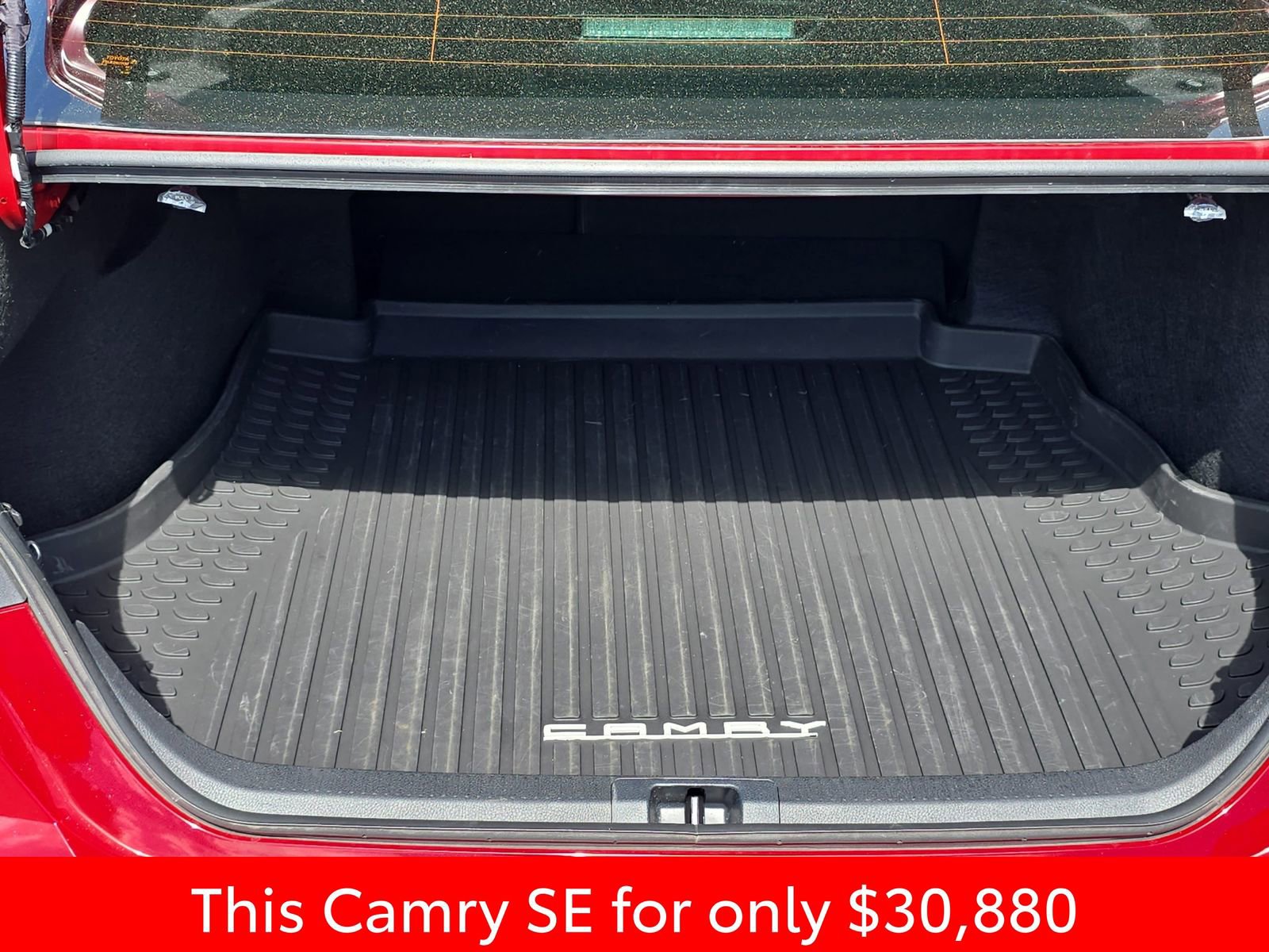 Used 2025 Toyota Camry SE w/ Convenience Package FWD image 19