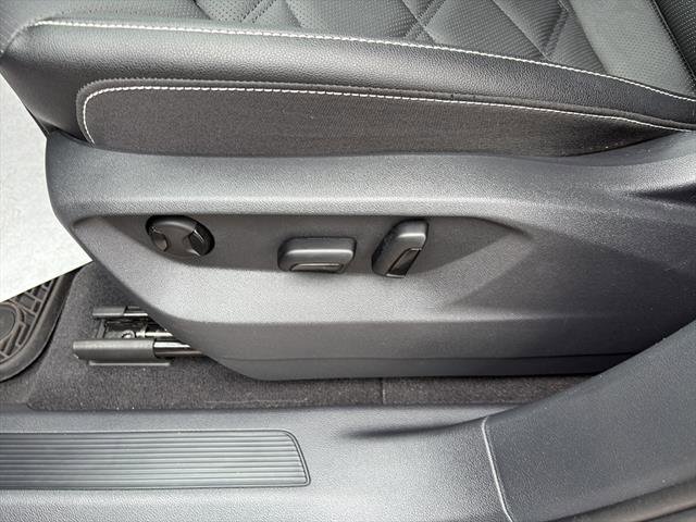Certified 2025 Volkswagen Atlas SE image 15