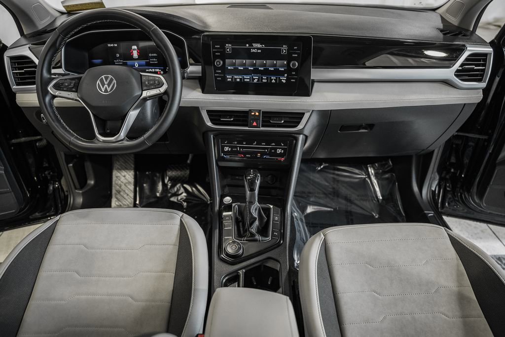 Used 2025 Volkswagen Taos SE w/ Panoramic Sunroof Package image 25