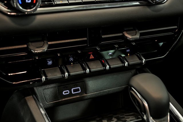 New 2026 GMC Canyon Elevation w/ Convenience Package image 17